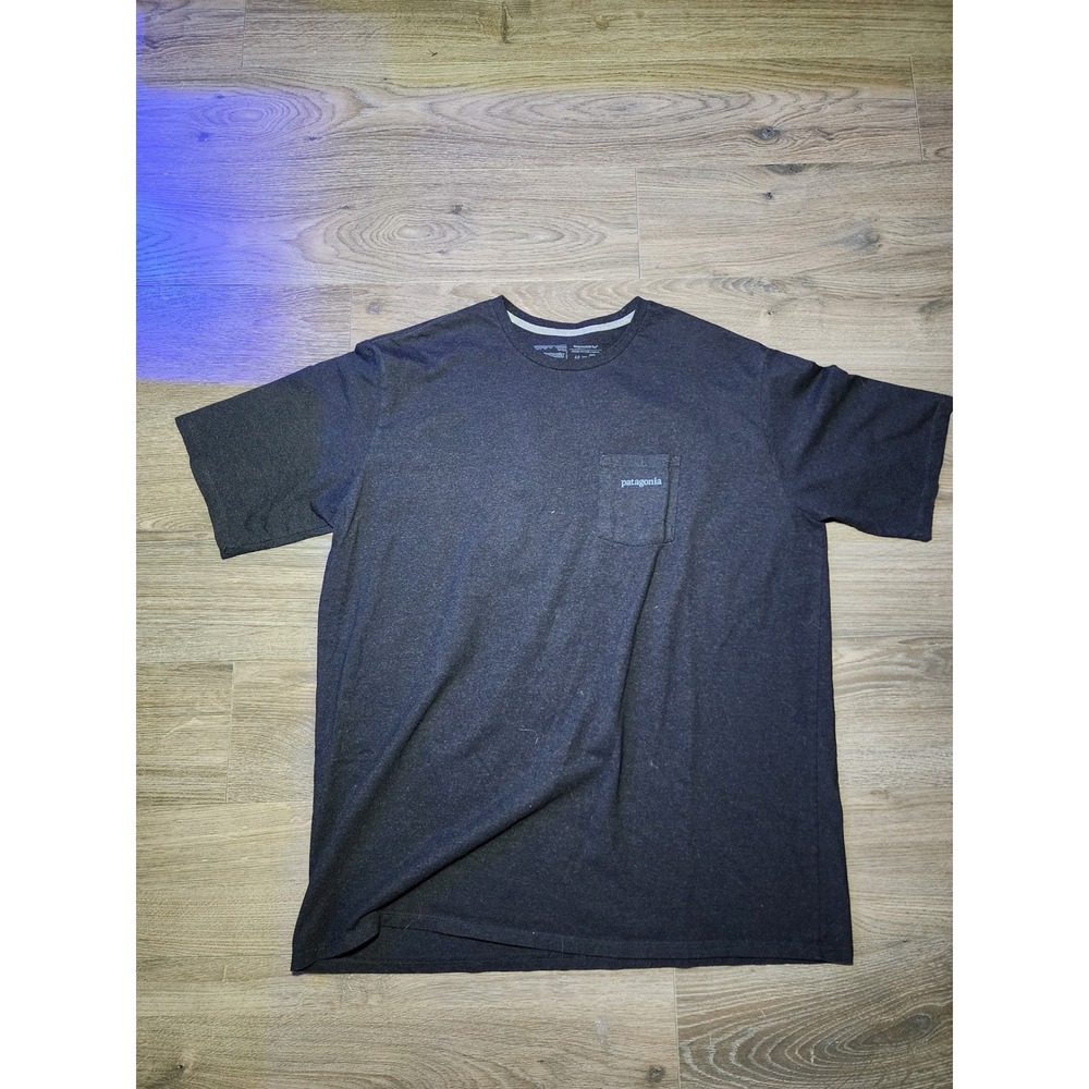 Patagonia Mens Responsibili-Tee Pocket T-Shirt XL Charcoal Grey Fitz Roy Logo